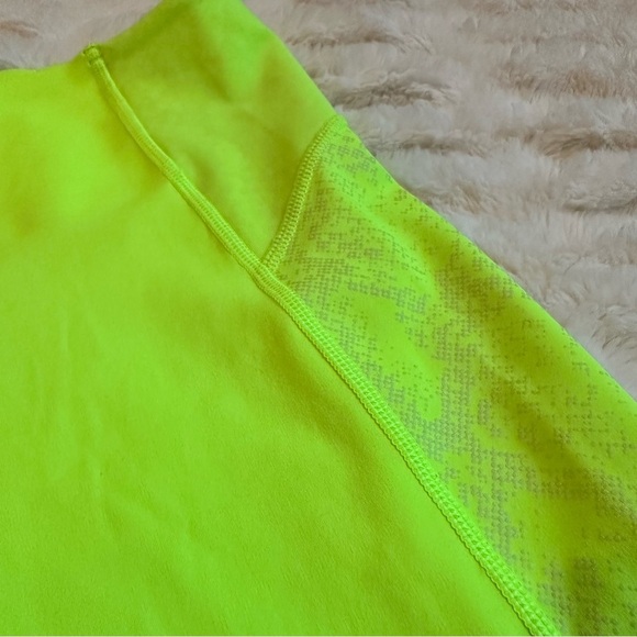 ATHLETA Stay Fly Neon Reflective 9” Biker Shorts Gym Yoga Cycle Green Yellow S - Picture 7 of 10